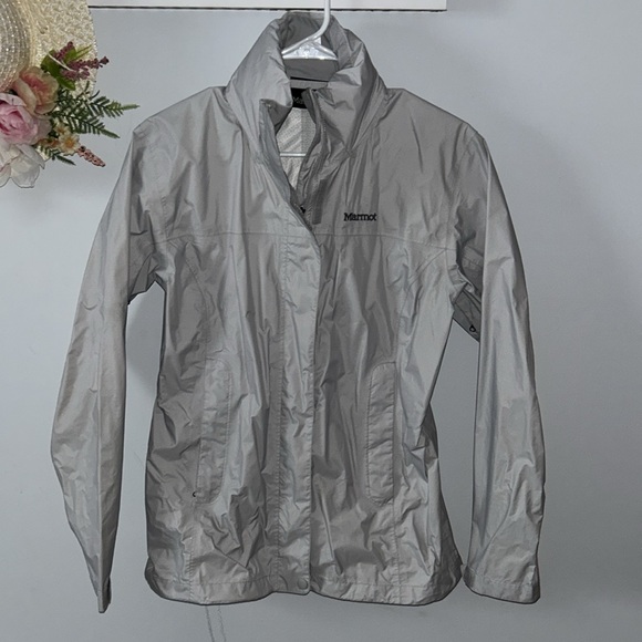 🩷Marmot light gray sz medium women’s rain jacket - Picture 2 of 5
